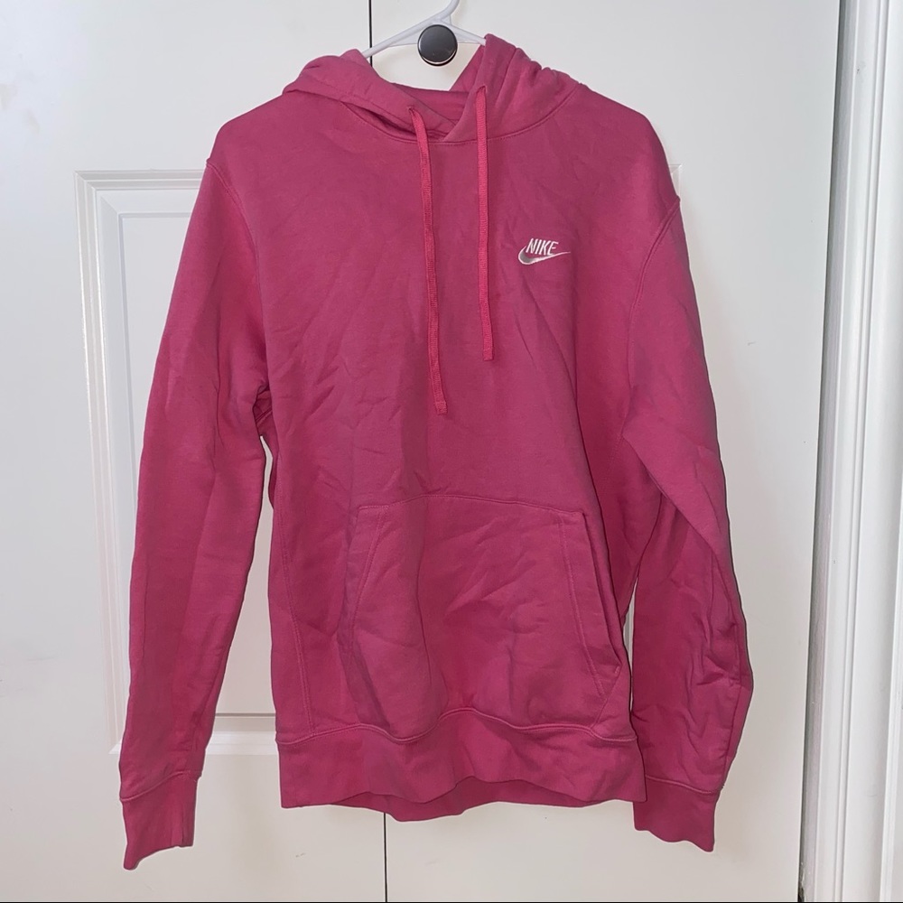 Pink Nike Sweater Size S (oversized look) can fit a size S and M